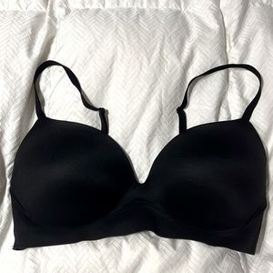 Victoria’s Secret Black Wireless Incredible Bra